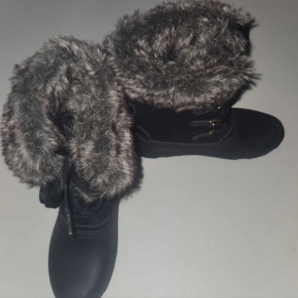 Women's Khombu Watefproof Winter Black Fur-Lined Boots Size 9
